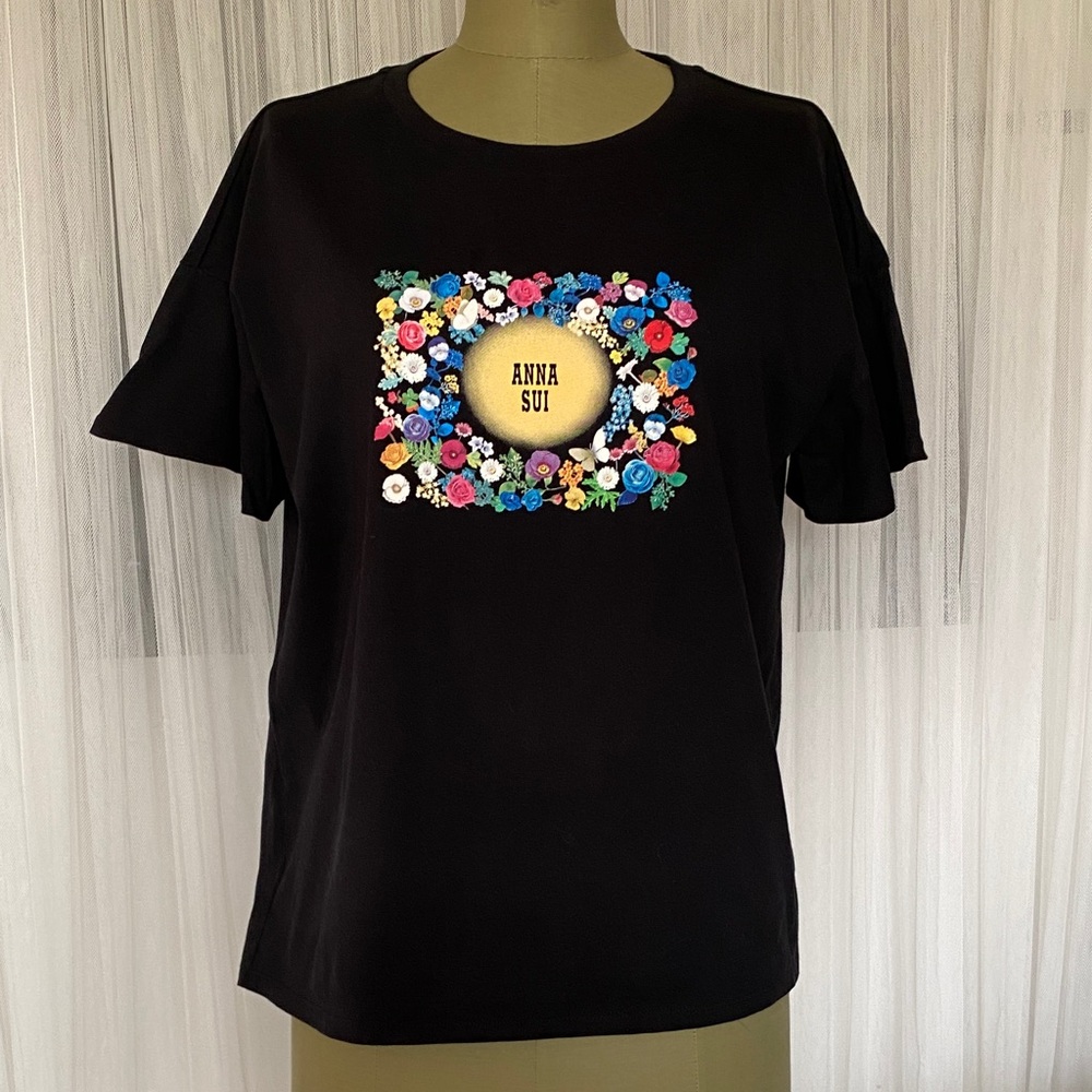 RARE!! Anna Sui Black Tee with Colorful Floral Design! Like New! Size M